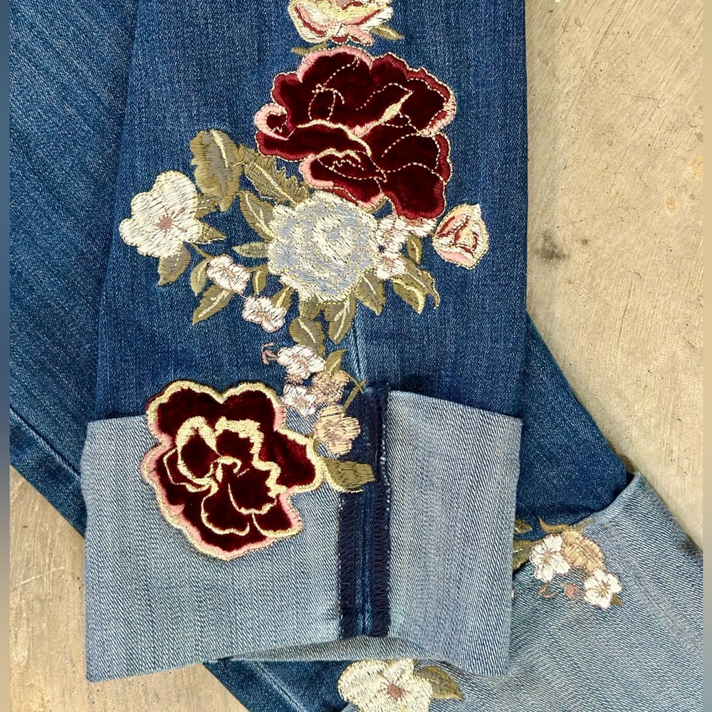 Chico’s EMBROIDERED JEANS Slimming Ankle Flowers Sz 3x - BLUE - Picture 2 of 12